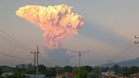 Giant ash plume rises from Indonesia's Mount Lewotobi Laki-Laki volcano – video