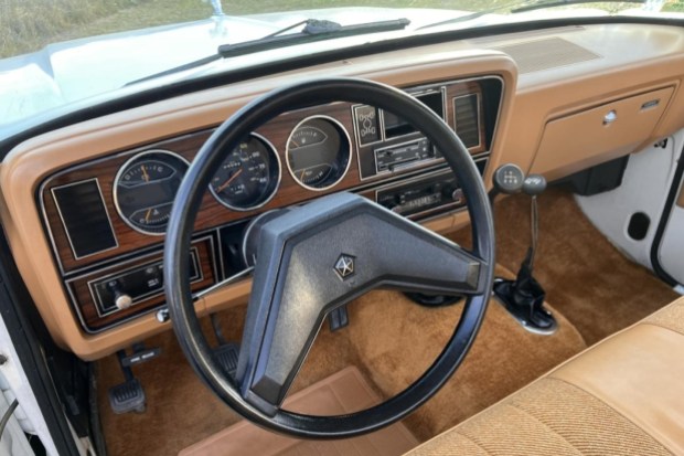 1985 Dodge Power Ram W100 Custom 4×4 4-Speed